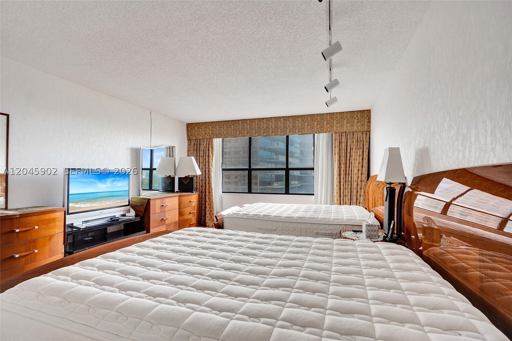 BALMORAL CONDO - Residential
