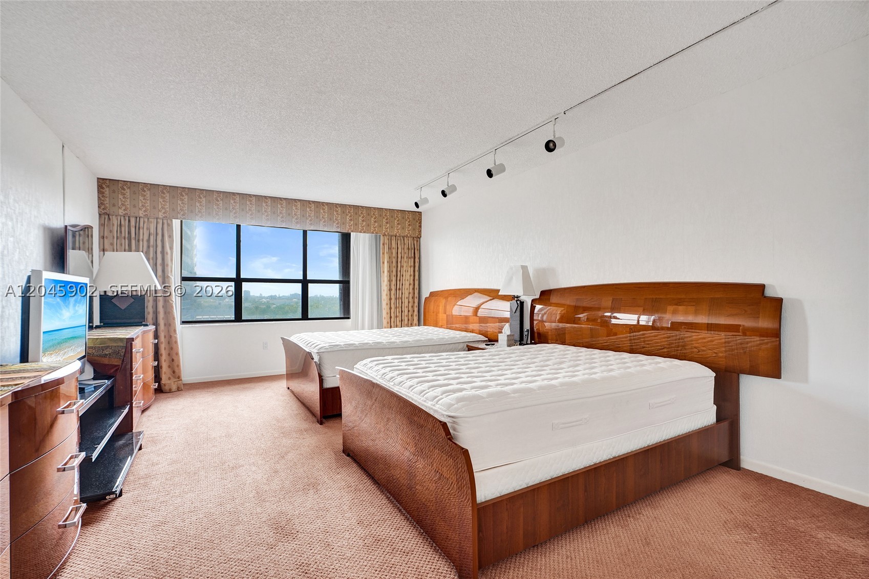 BALMORAL CONDO - Residential