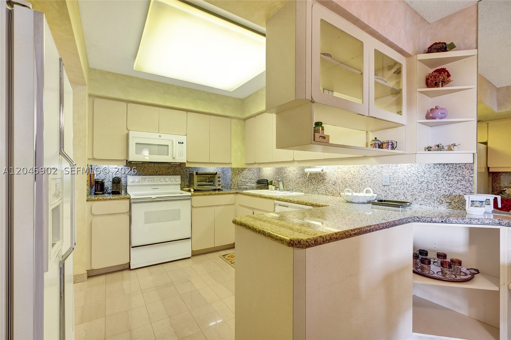 BALMORAL CONDO - Residential