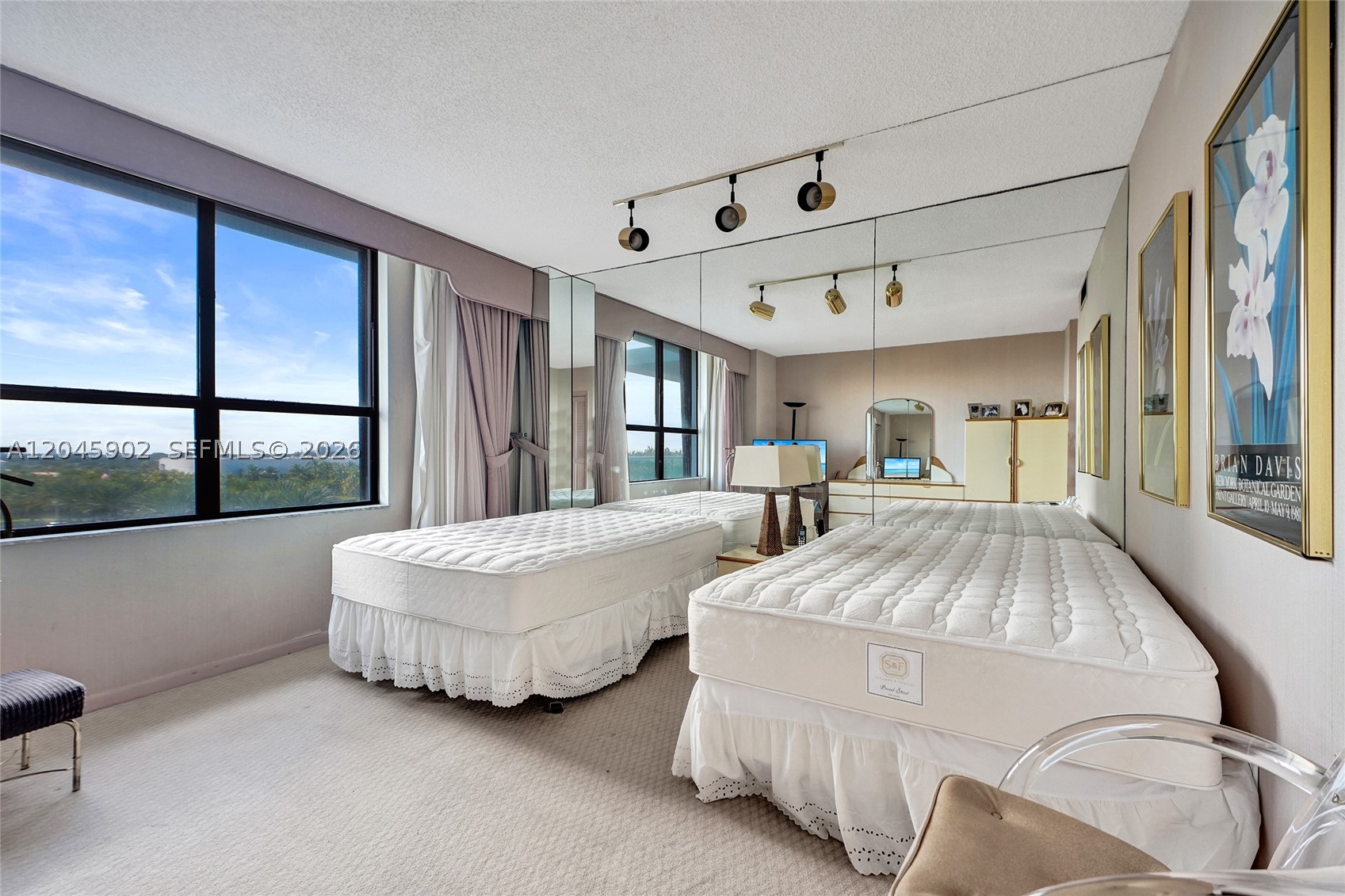 BALMORAL CONDO - Residential
