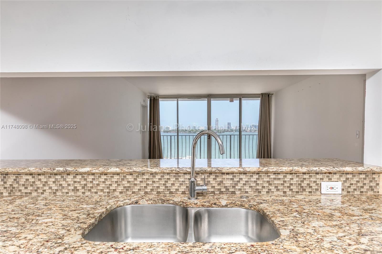 THE GRANDVIEW PALACE COND - Residential