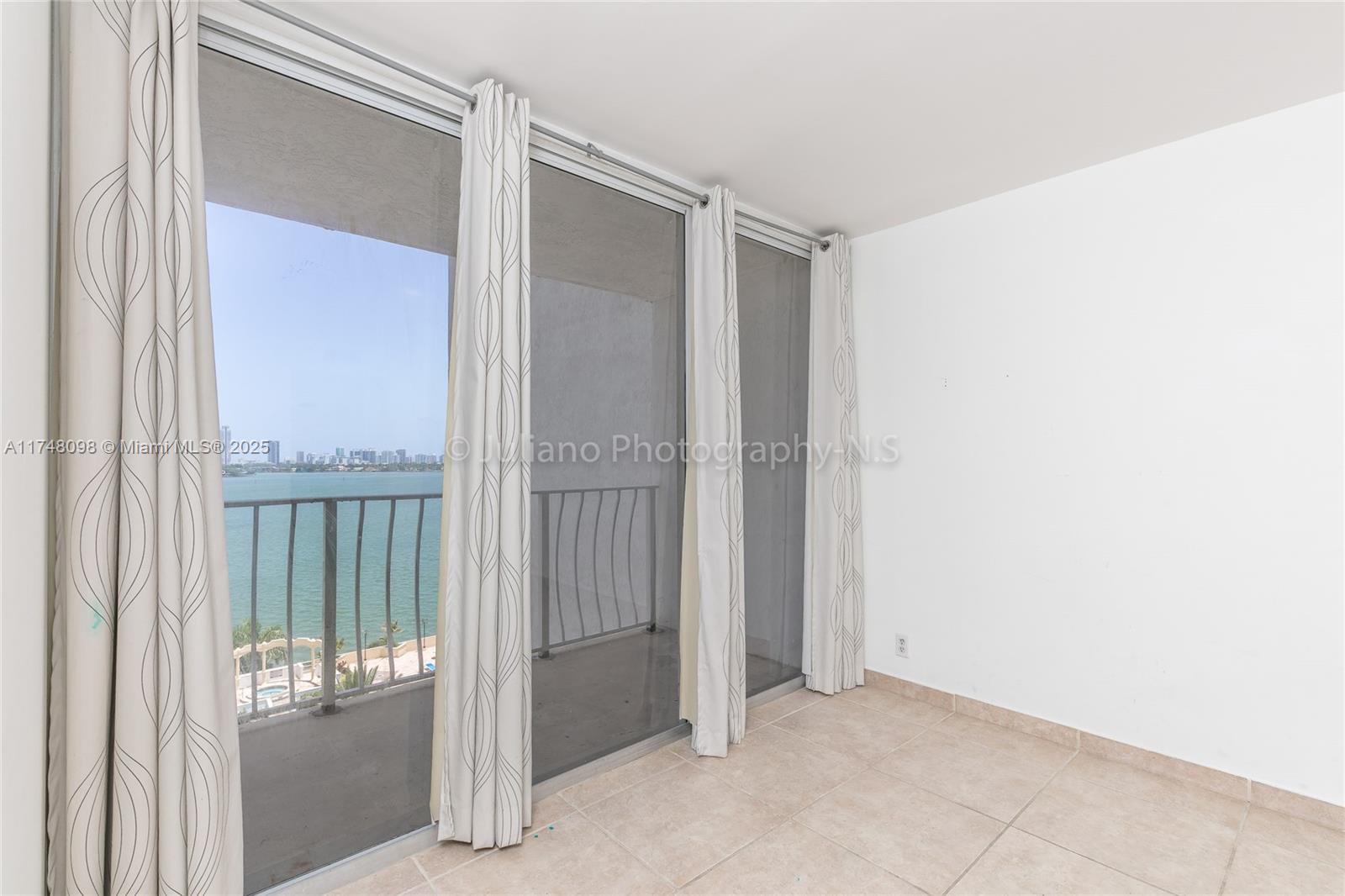 THE GRANDVIEW PALACE COND - Residential