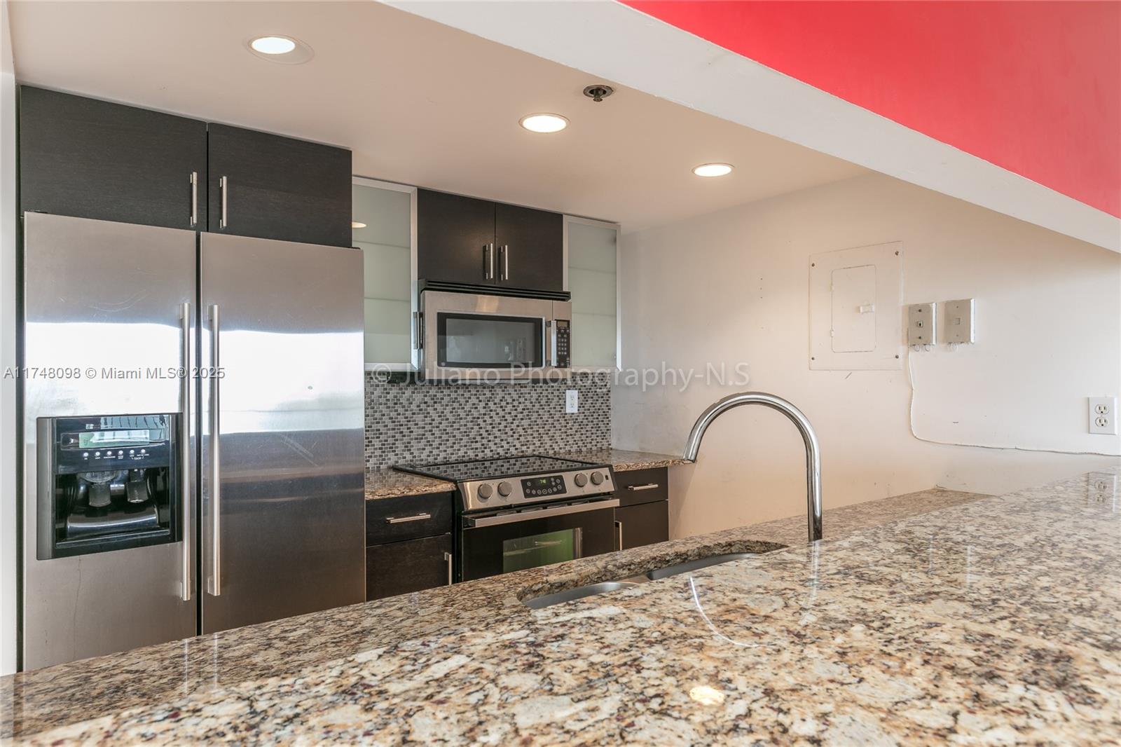 THE GRANDVIEW PALACE COND - Residential