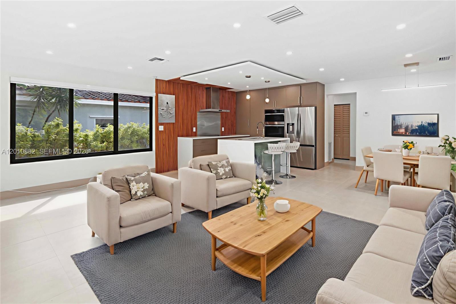 POINSETTA PARK - Residential