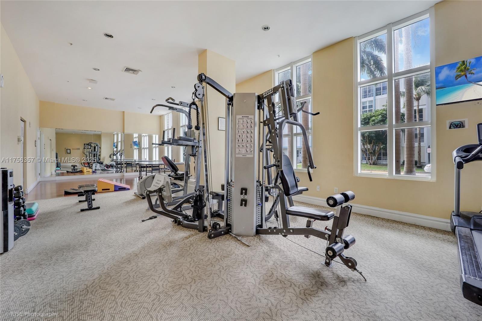 KING DAVID OF SUNNY ISLES - Residential
