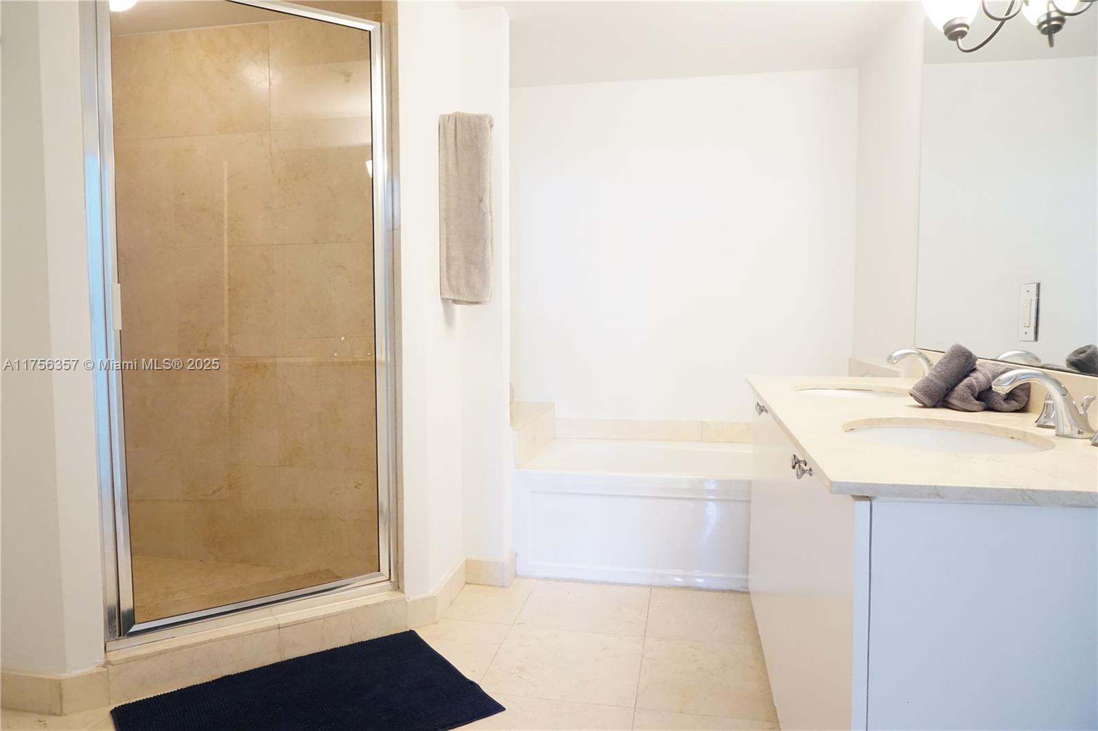 KING DAVID OF SUNNY ISLES - Residential