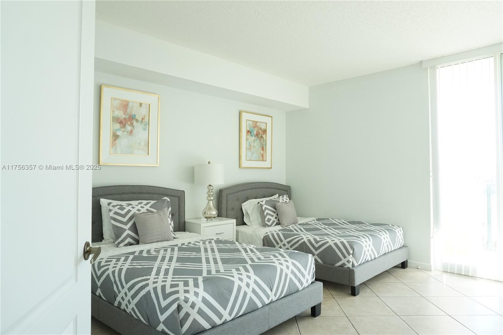 KING DAVID OF SUNNY ISLES - Residential