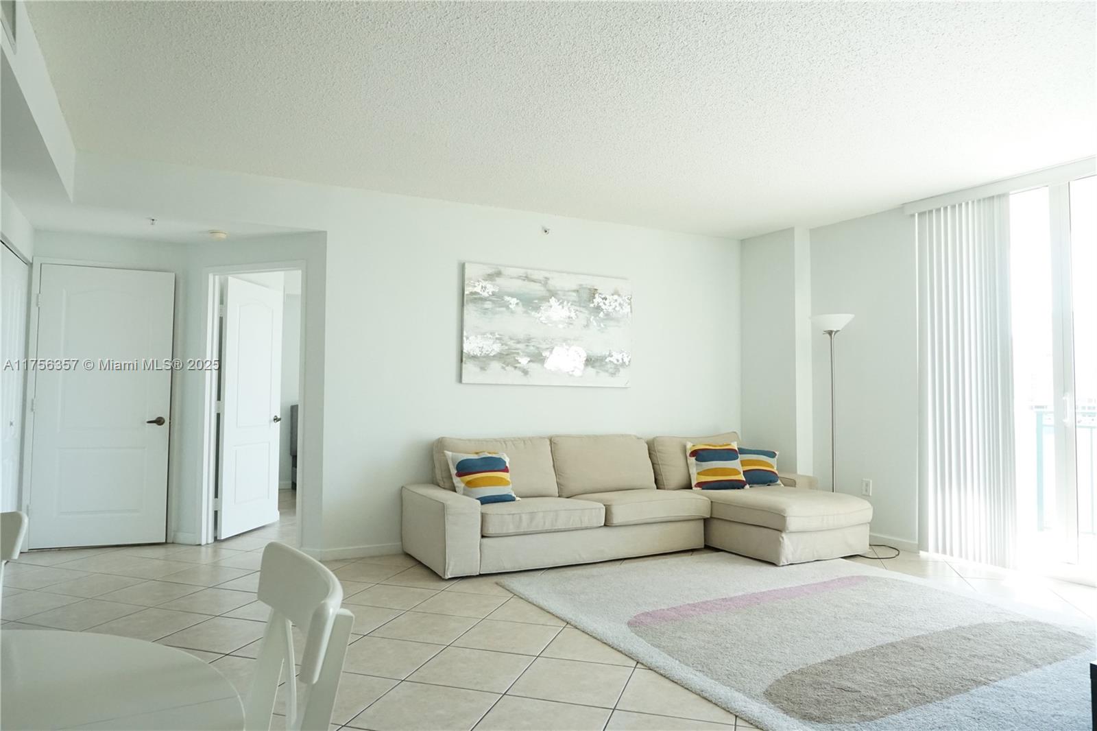 KING DAVID OF SUNNY ISLES - Residential