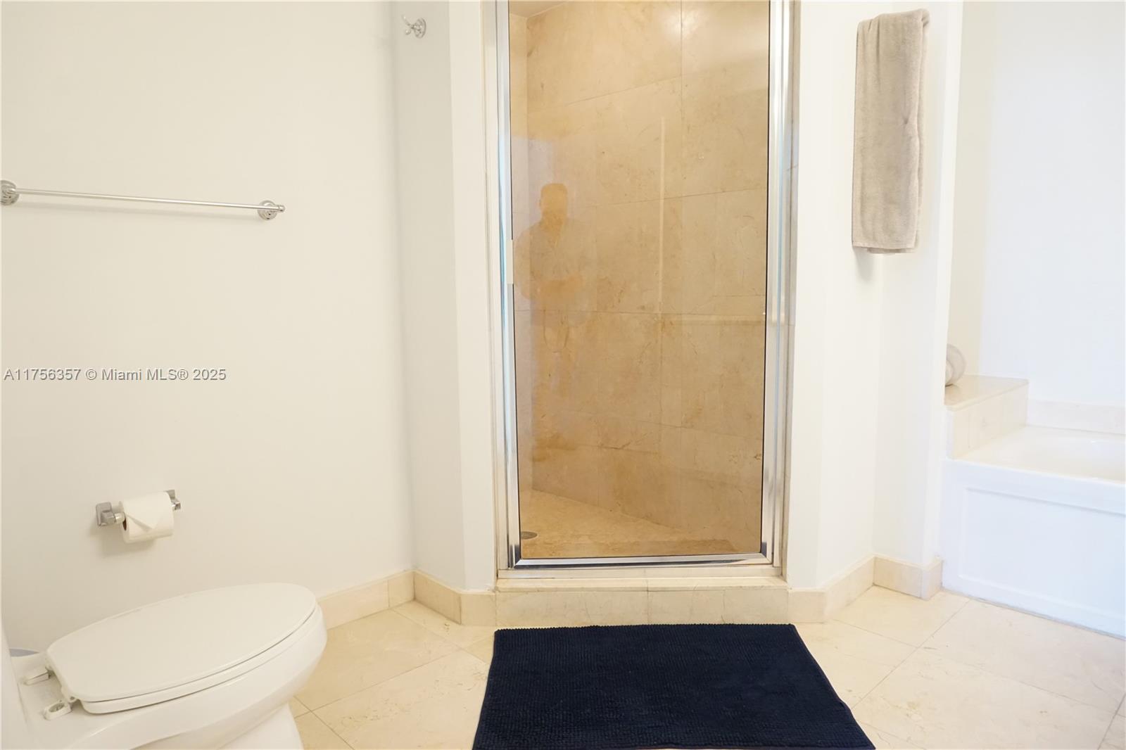 KING DAVID OF SUNNY ISLES - Residential