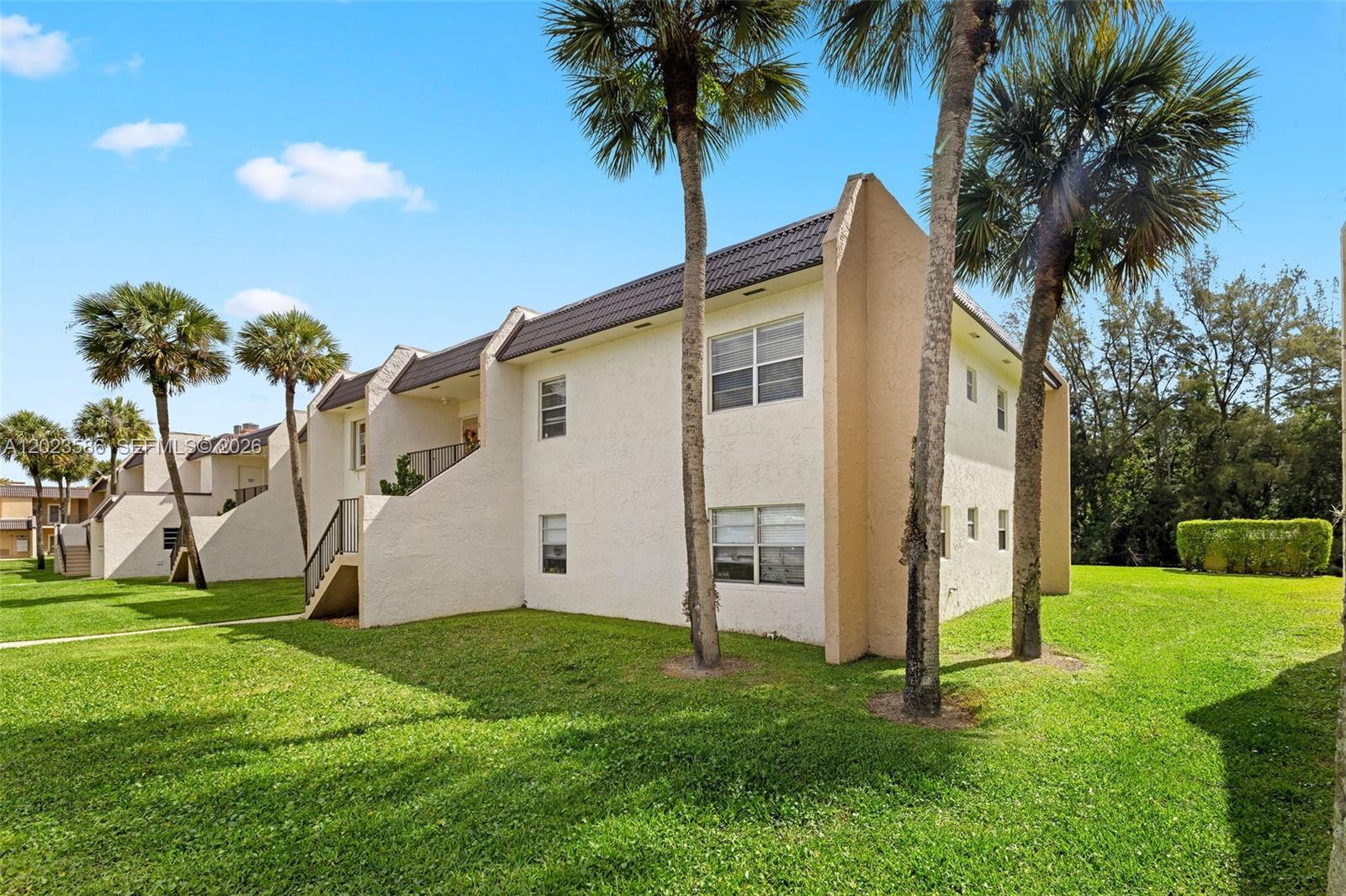 GOLDEN LAKES VILLAGE COND - Residential