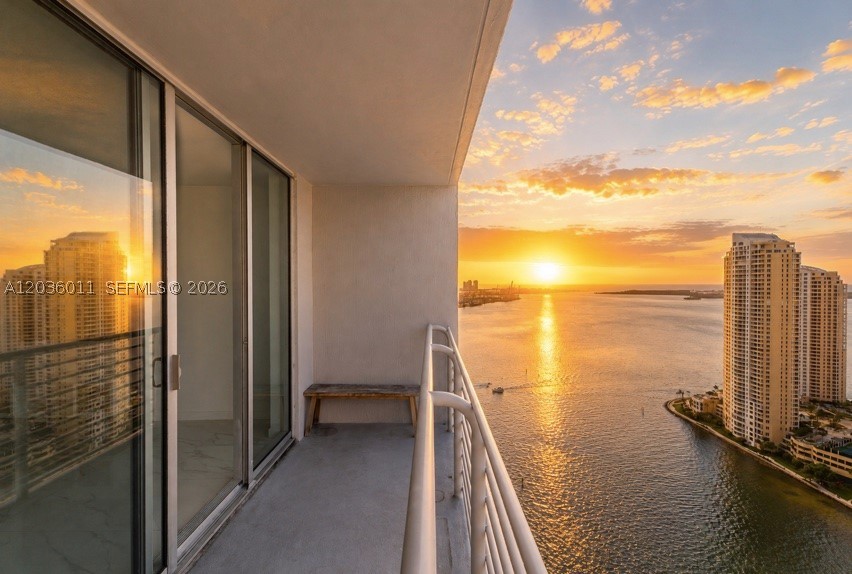 Flexible furnished or unfurnished, this stunning rental at 325 S Biscayne Blvd #4015 is in the heart of Downtown Miami. This spacious residence offers modern finishes and breathtaking city and bay views. Features include kitchen with premium appliances, bright living areas, and a private balcony perfect for enjoying the Miami skyline. The primary suite spacious closet and ensuite bathroom, while the second bedroom and full bath provide flexibility for guests or a home office. Additional conveniences include an in-unit washer and dryer, and ample storage. Enjoy luxury living with access to resort-style amenities, including a fitness center, swimming pool, secure parking, and 24-hour security.Ideally located in one of Miami's most walkable neighborhoods, you're just minutes from Brickell, Bayfront Park, world-class dining, shopping, entertainment, and the waterfront. Easy access to Metromover, Metrorail, Brightline, and major highways makes getting around the city effortless. Experience the best of urban Miami living. Schedule your private showing today!