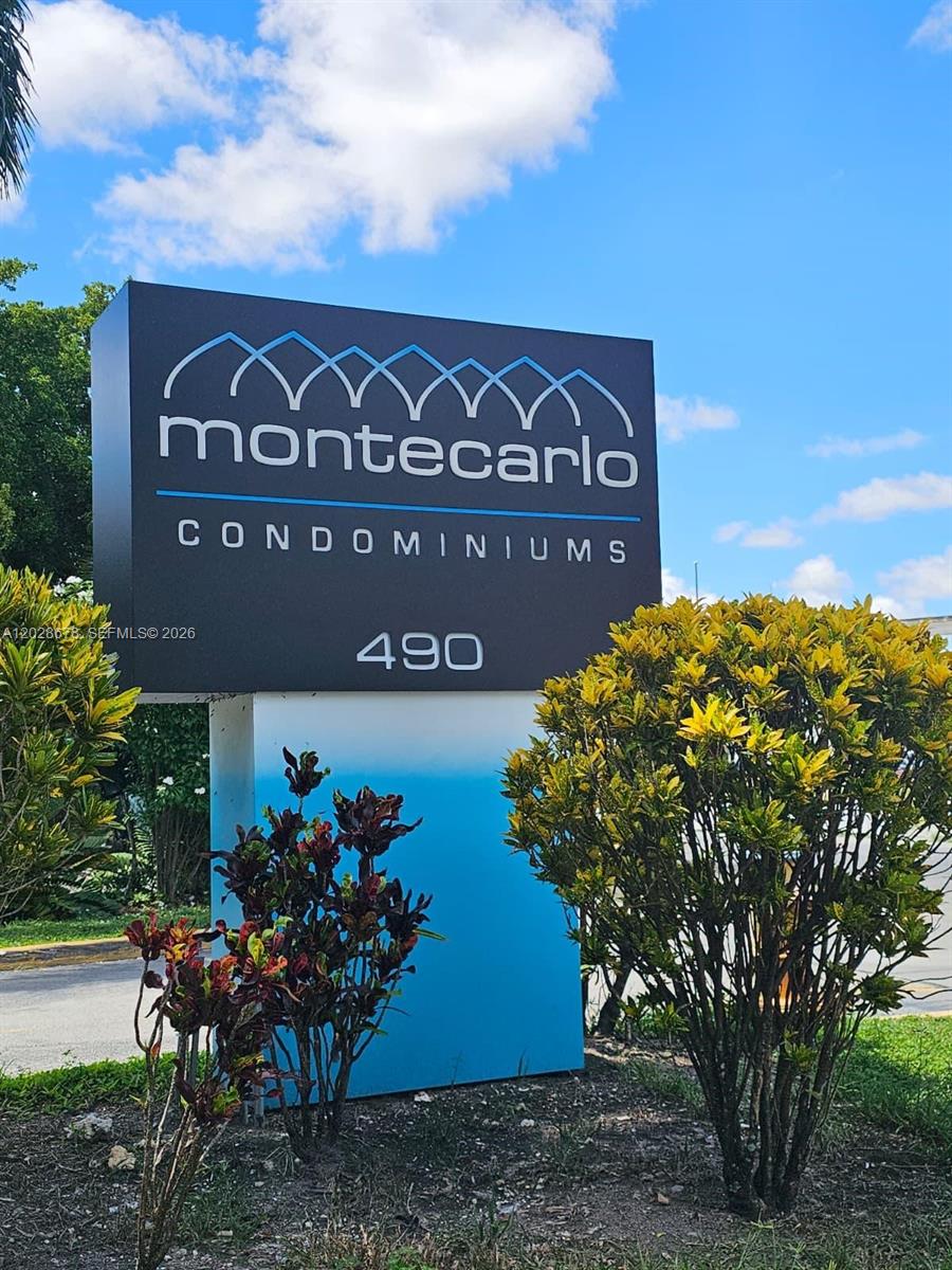 2BED/1BATH IN FRIENDLY COMPLEX - GATED COMMUNITY CENTRALLY LOCATED - LAMINATE FLOORS , VERY CLOSE TO EVERYTHING, SHOPPING, SCHOOLS, RESTAURANTS, BEACHES, AND EASY ACCESS TO MAJOR ROADS. NICE AMENITIES.