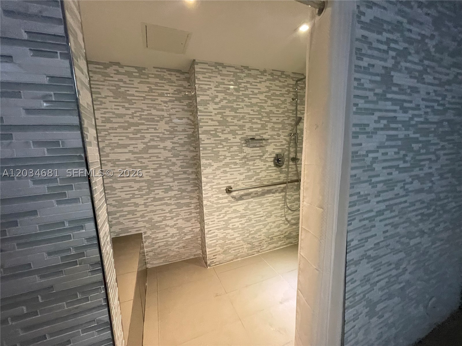 TDR TOWER I CONDO - Residential Lease