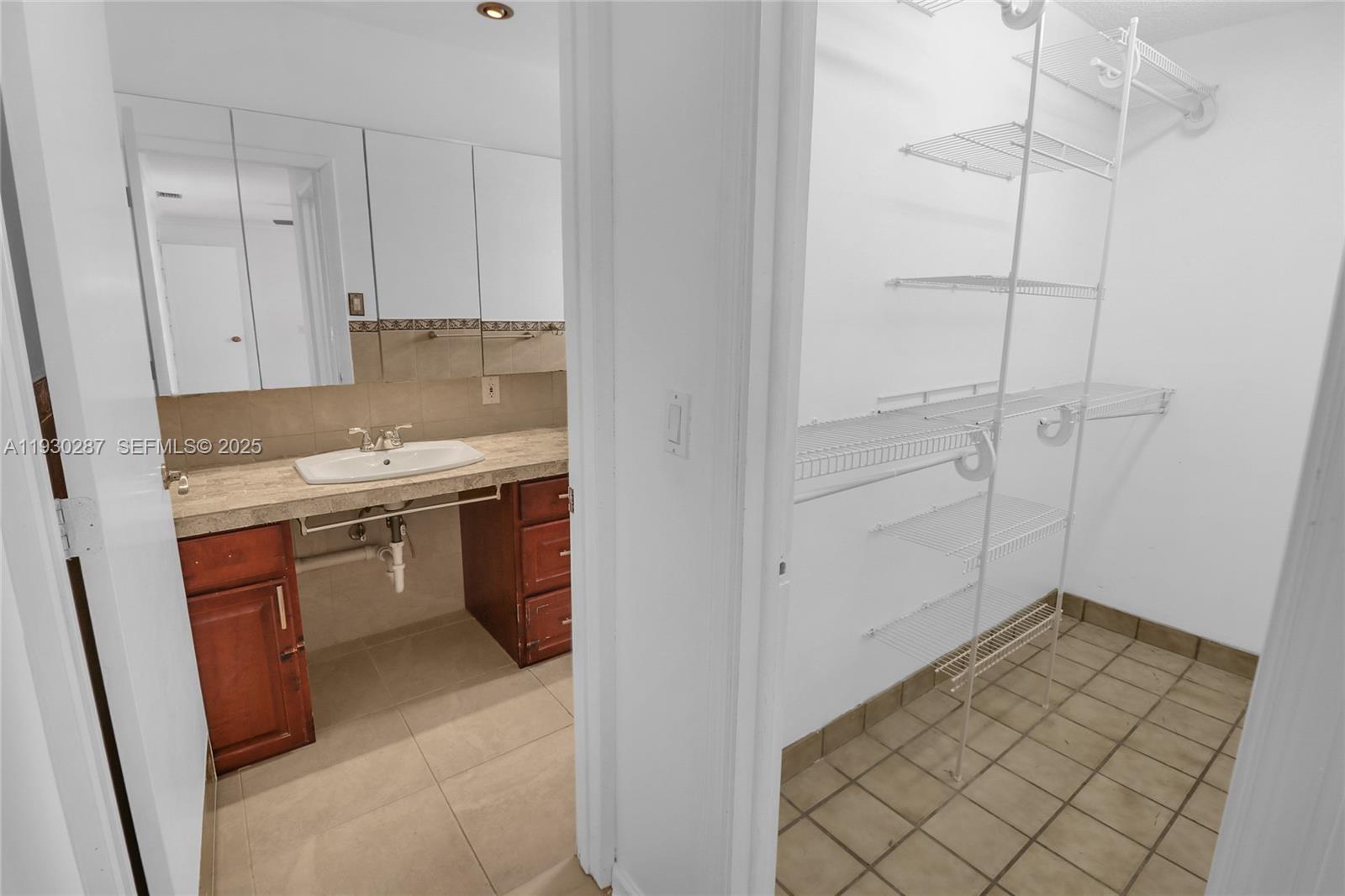 LAUDERDALE WEST 2 SEC - Residential