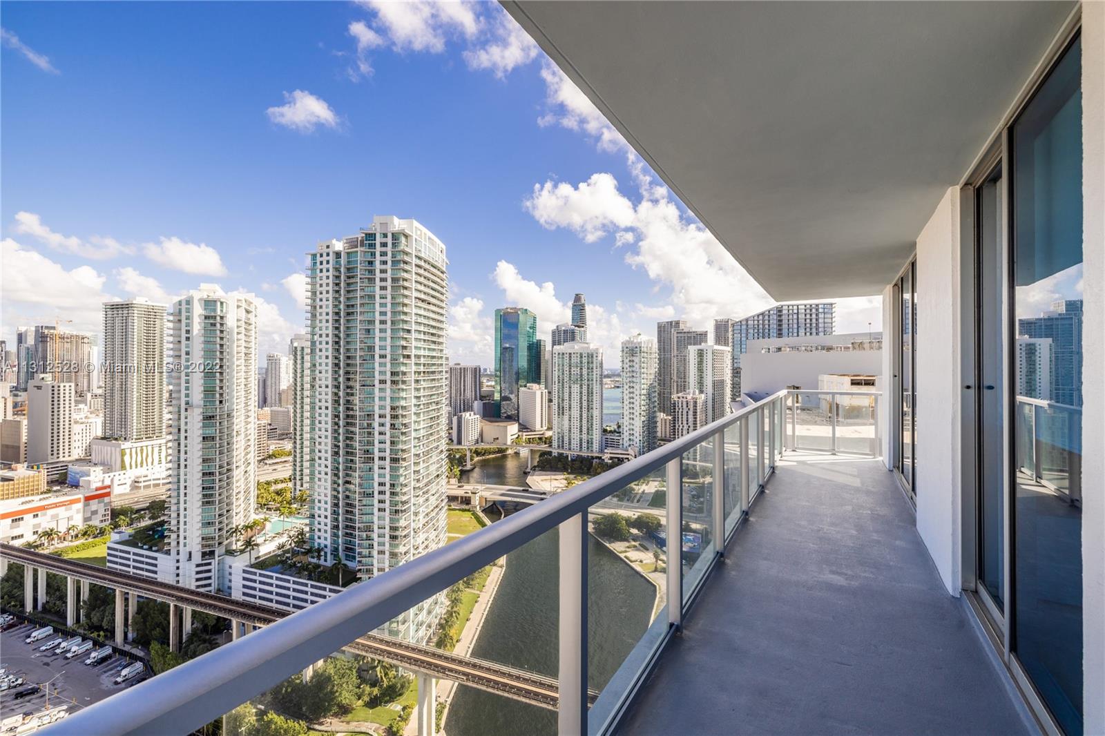 LATITUDE ON THE RIVER - Residential