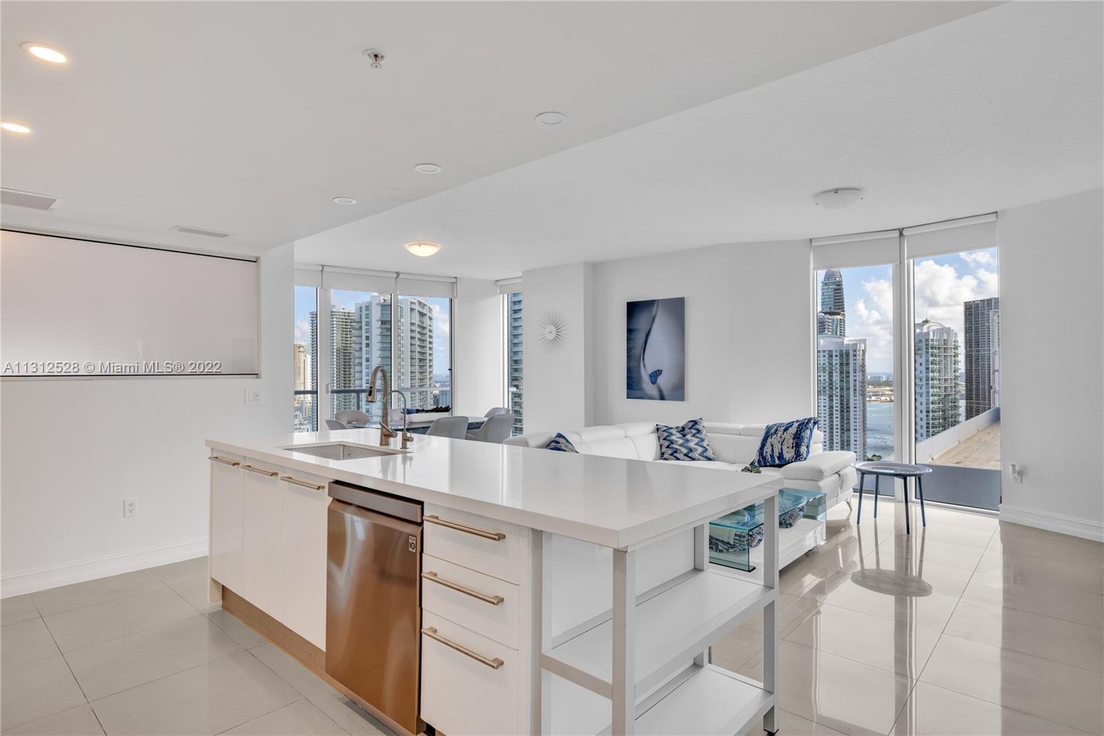 LATITUDE ON THE RIVER - Residential