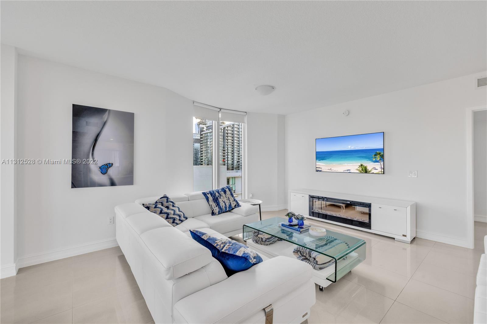 LATITUDE ON THE RIVER - Residential