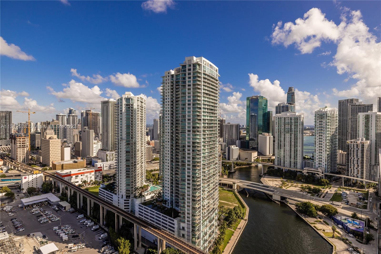 LATITUDE ON THE RIVER - Residential