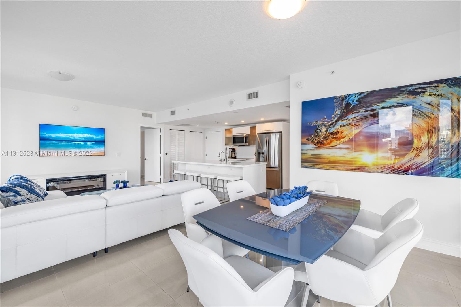LATITUDE ON THE RIVER - Residential