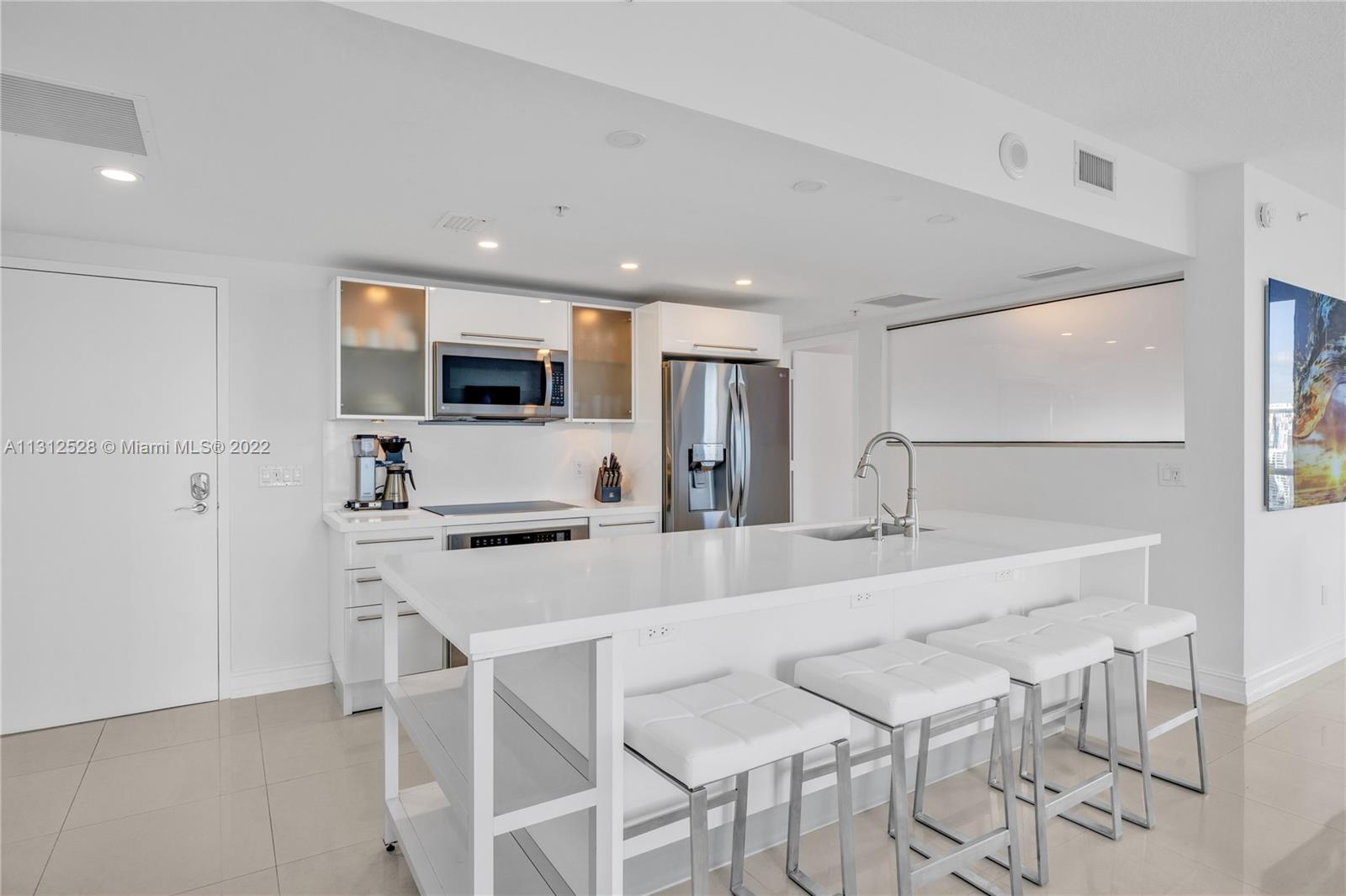 LATITUDE ON THE RIVER - Residential