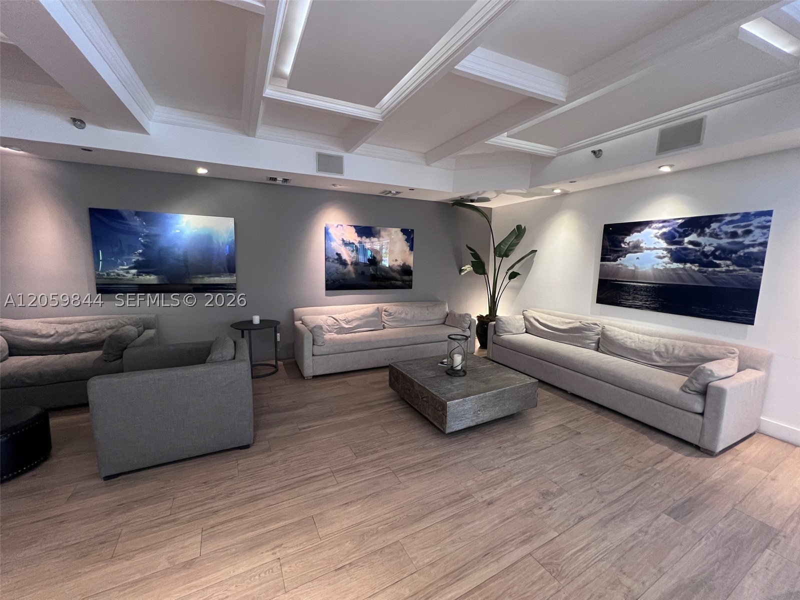 THE DECOPLAGE CONDO - Residential