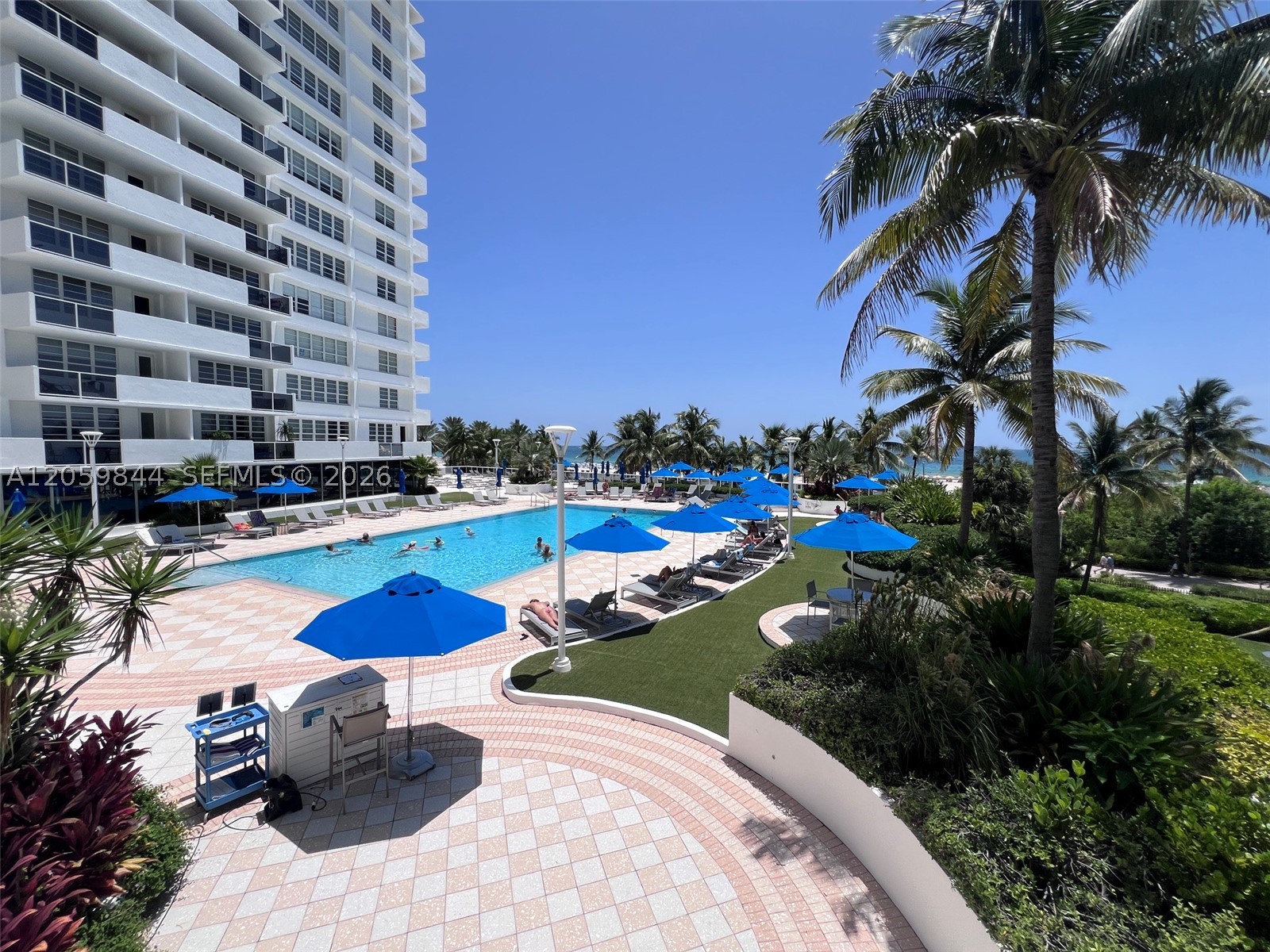 THE DECOPLAGE CONDO - Residential