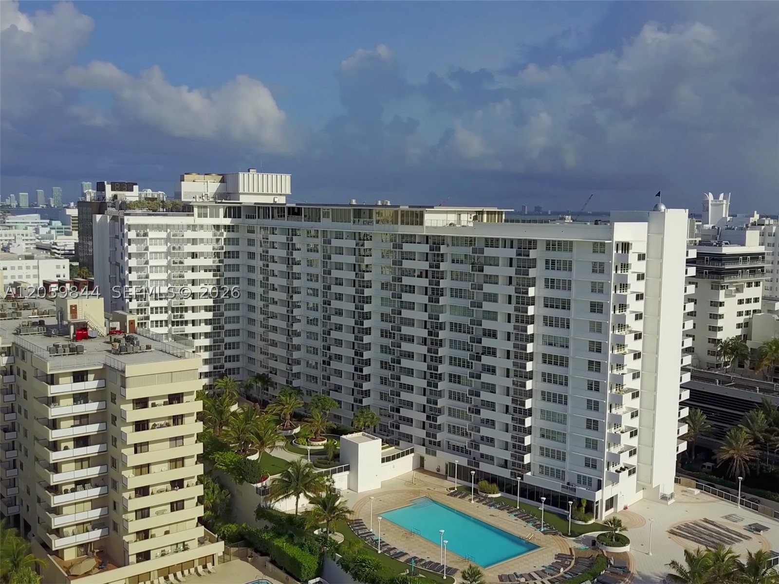 THE DECOPLAGE CONDO - Residential