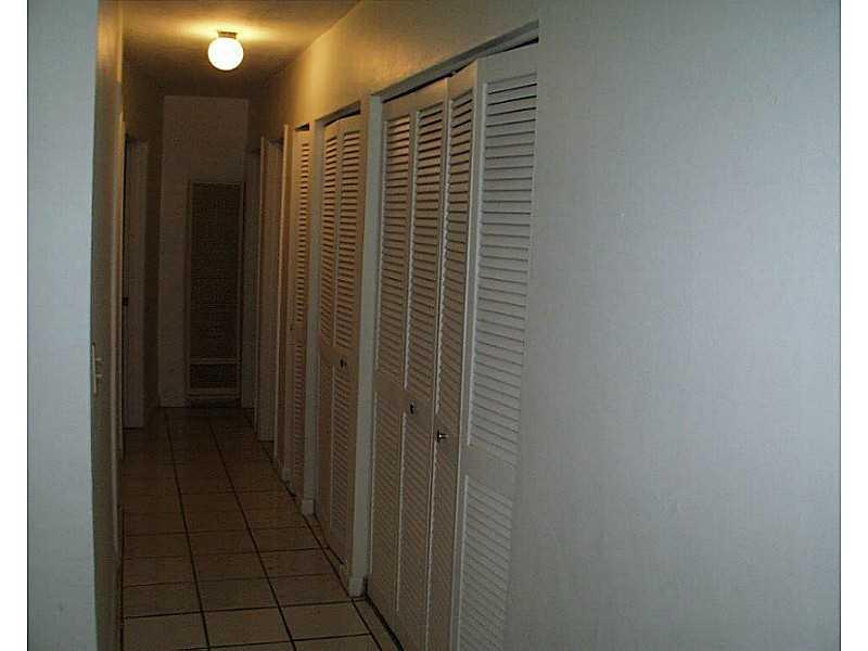 PB 93-64 LESLIE ESTATES S - Residential