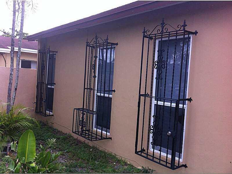 PB 93-64 LESLIE ESTATES S - Residential