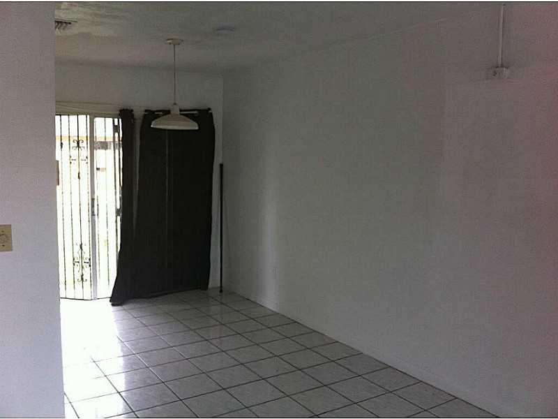 PB 93-64 LESLIE ESTATES S - Residential