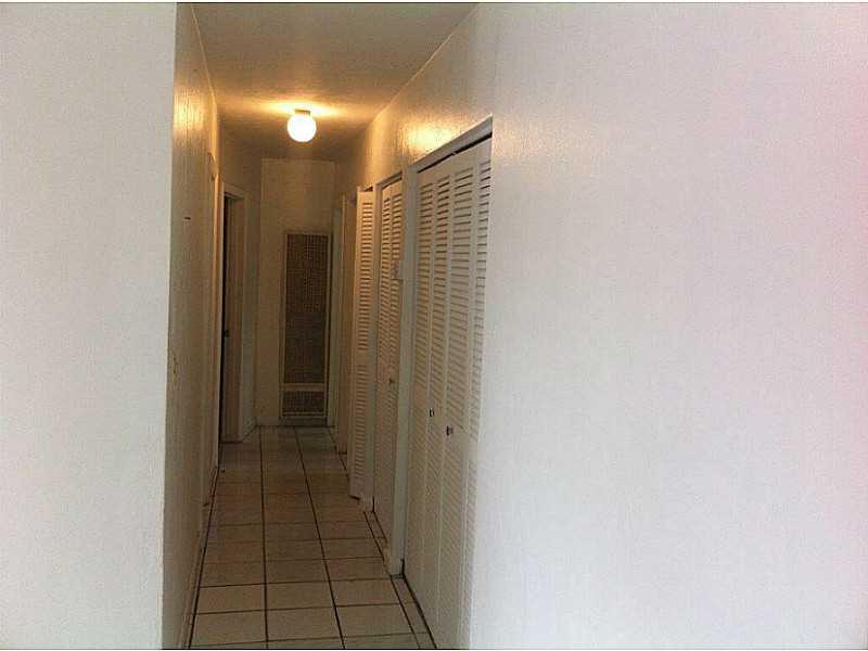 PB 93-64 LESLIE ESTATES S - Residential