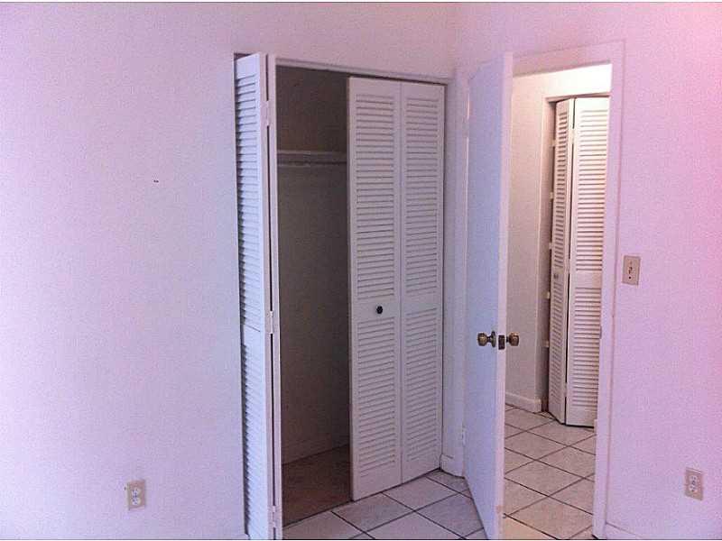 PB 93-64 LESLIE ESTATES S - Residential