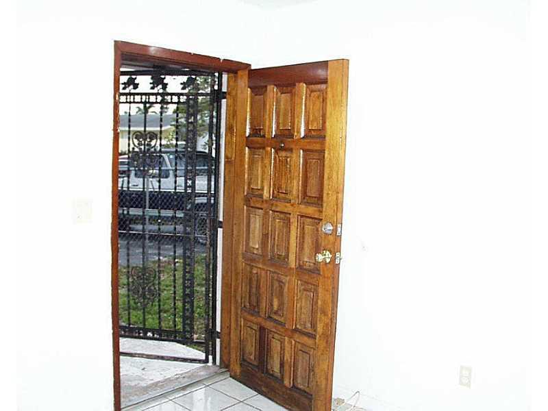 PB 93-64 LESLIE ESTATES S - Residential