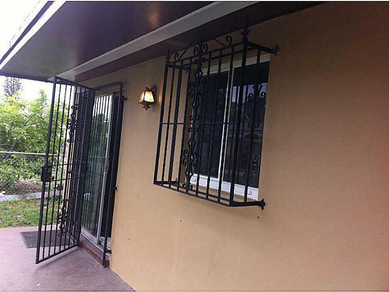 PB 93-64 LESLIE ESTATES S - Residential