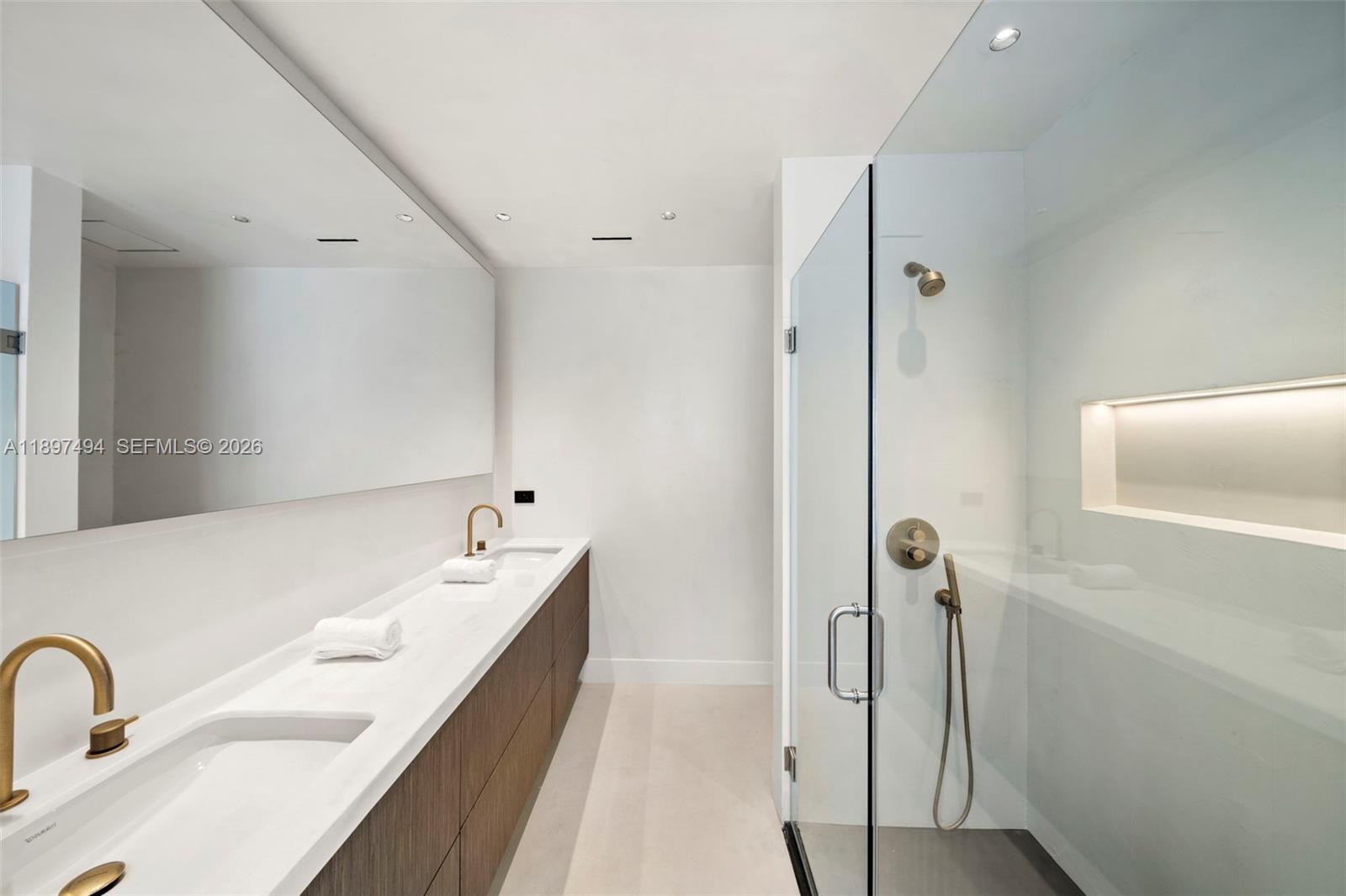 SAN MARINO ISLAND - Residential