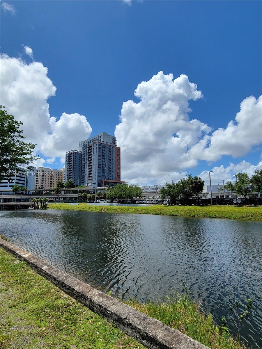 VILLAS OF PINECREST CONDO - Residential