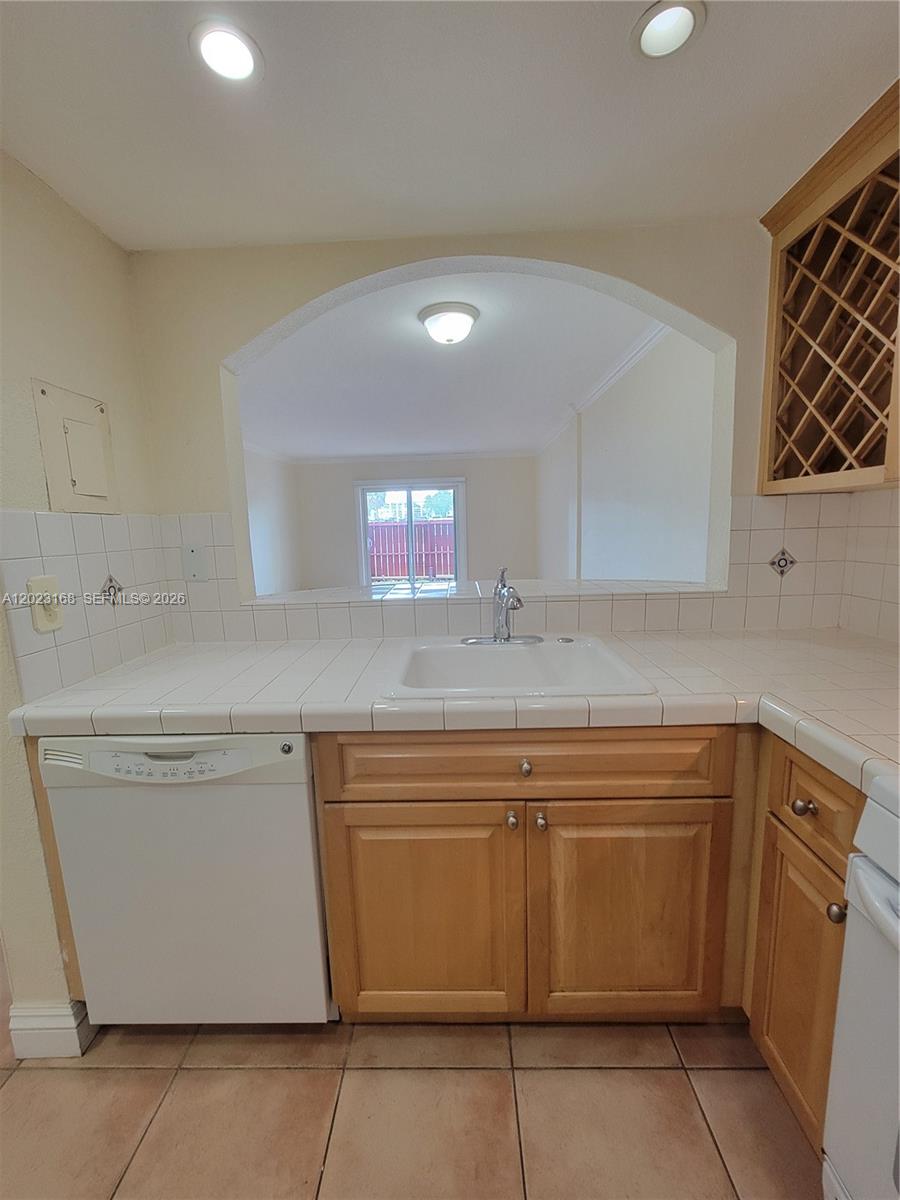 VILLAS OF PINECREST CONDO - Residential