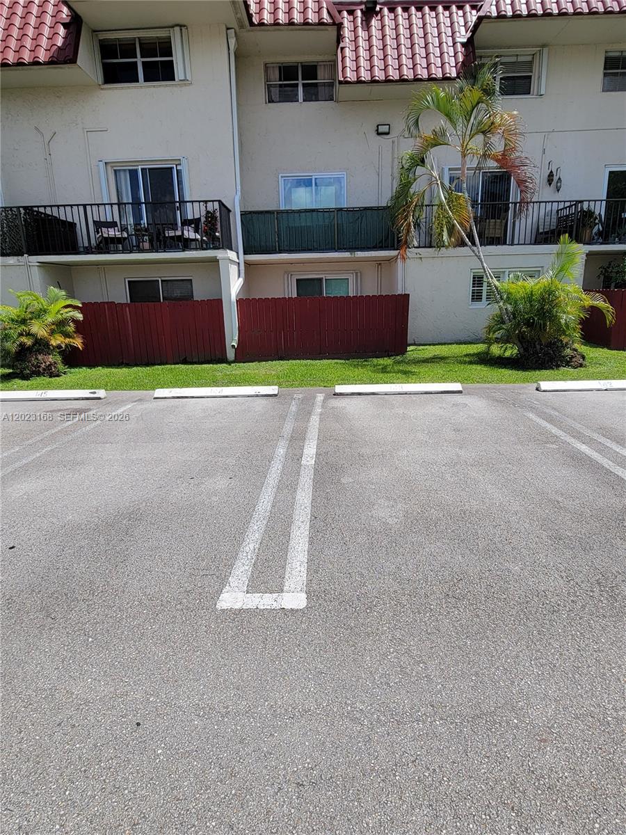 VILLAS OF PINECREST CONDO - Residential