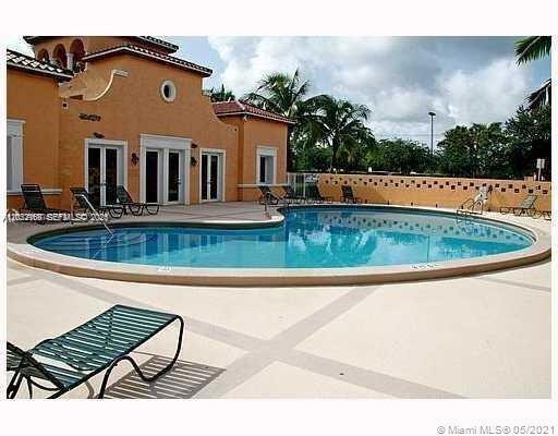 VILLAS OF PINECREST CONDO - Residential