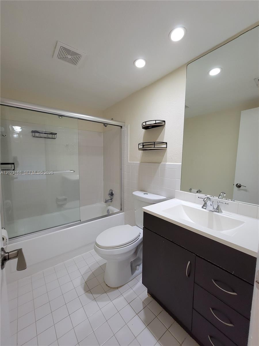 VILLAS OF PINECREST CONDO - Residential