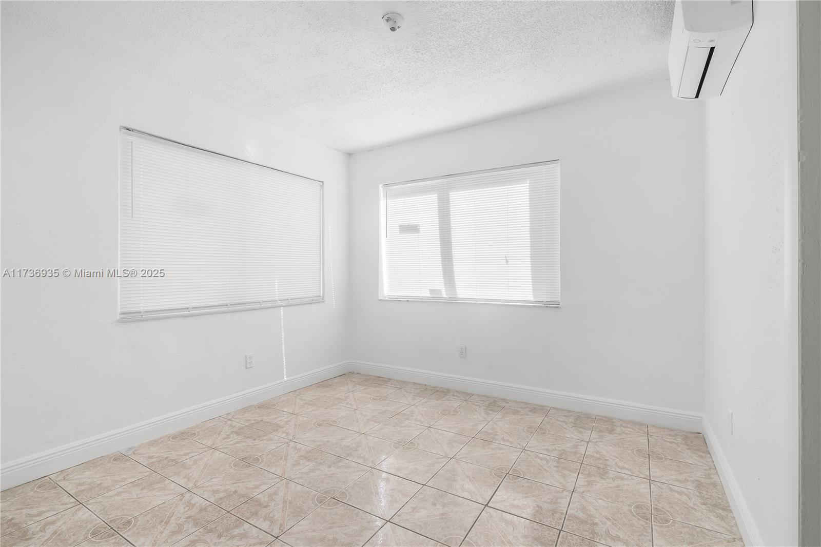 35-48-42 E 50 OF W 200 OF - Residential Income
