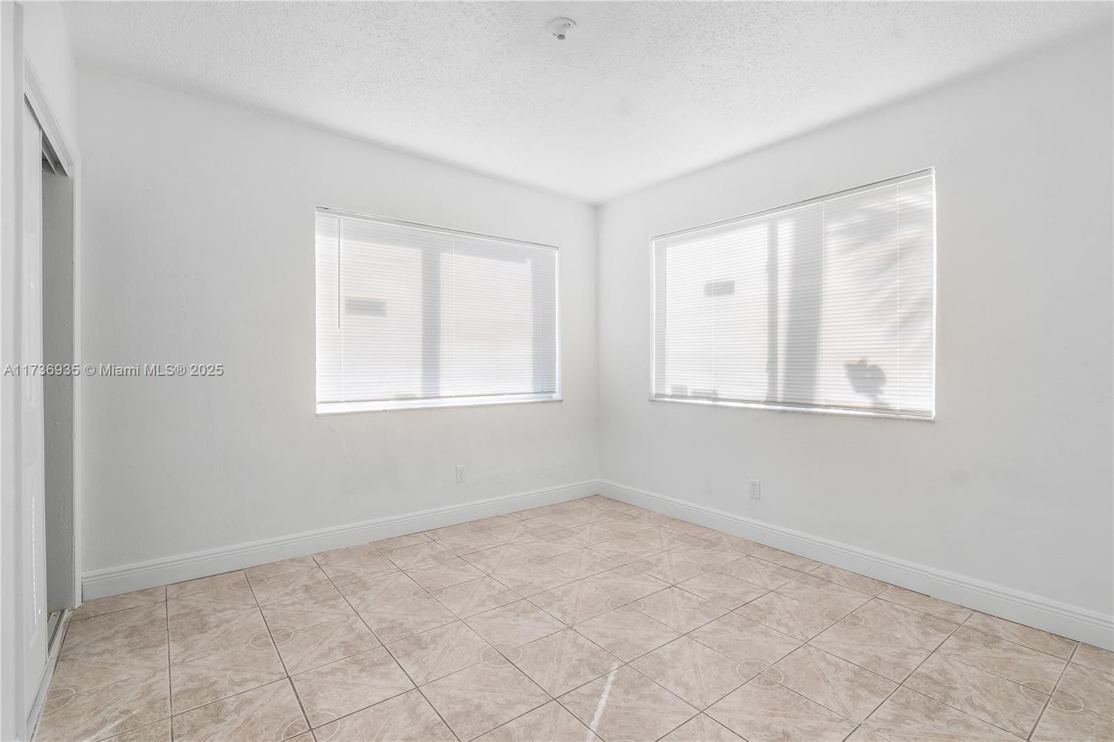35-48-42 E 50 OF W 200 OF - Residential Income