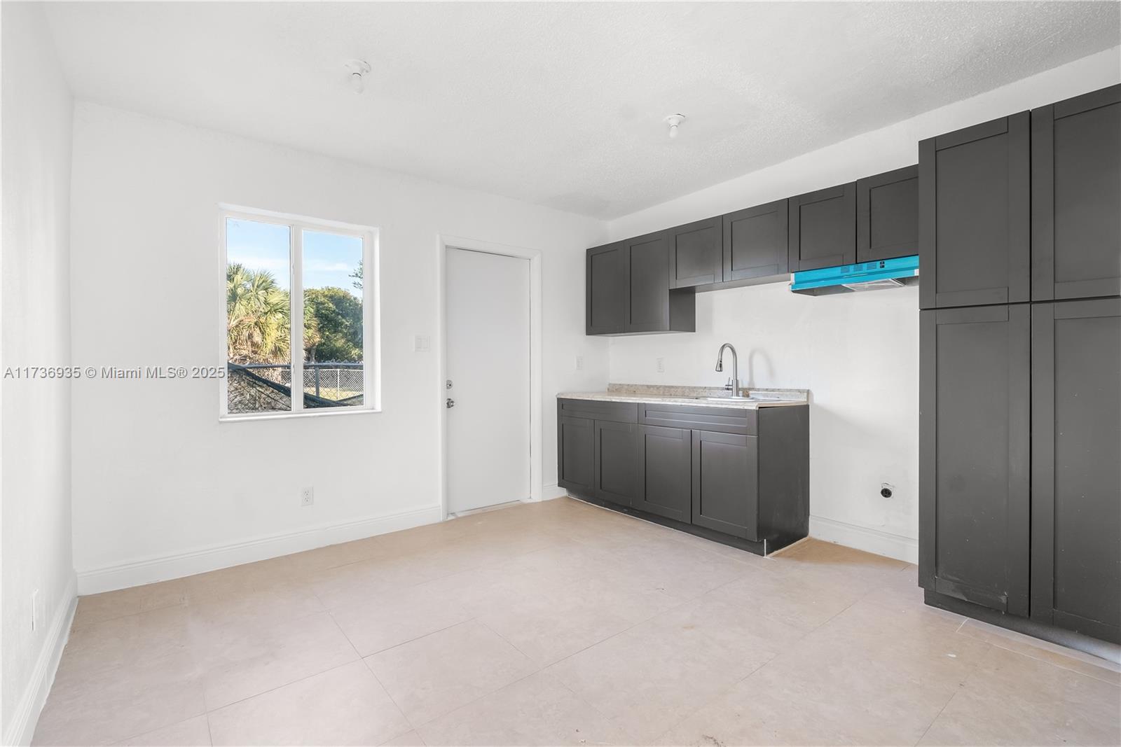 35-48-42 E 50 OF W 200 OF - Residential Income