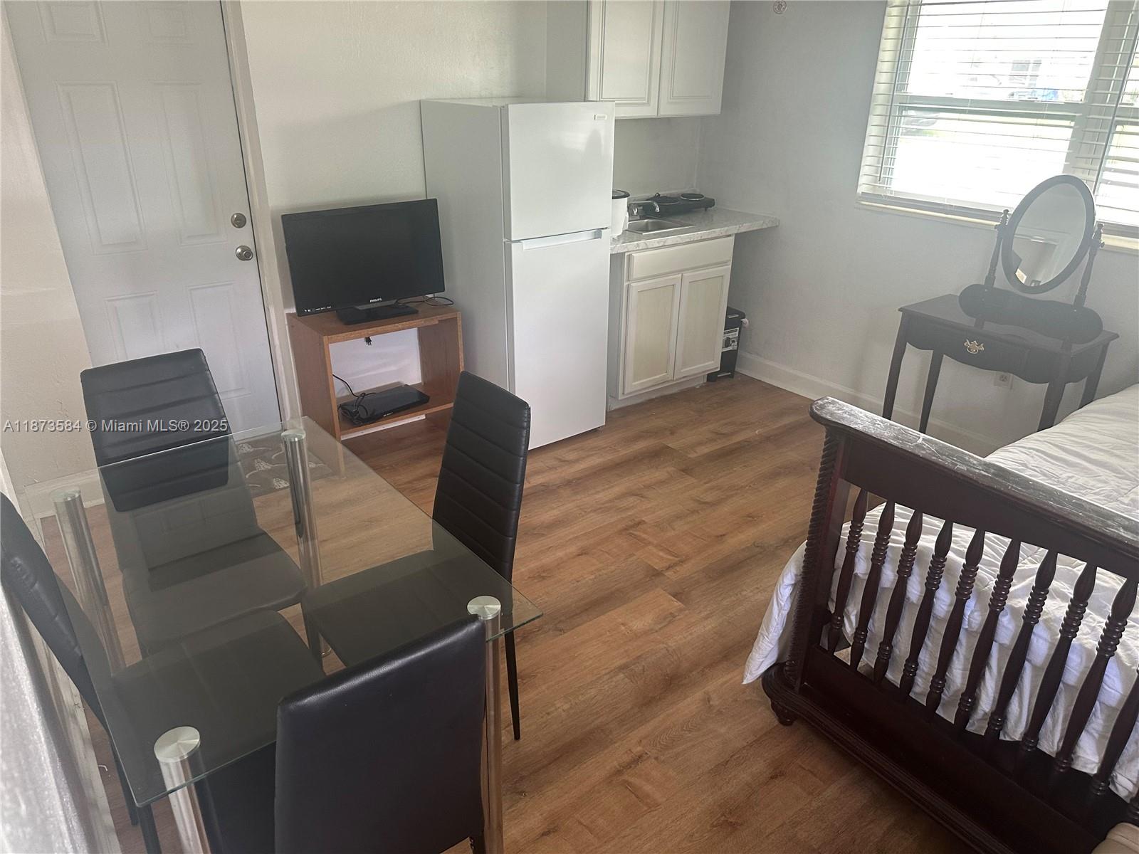 DRIFTWOOD PLAZA - Residential Lease