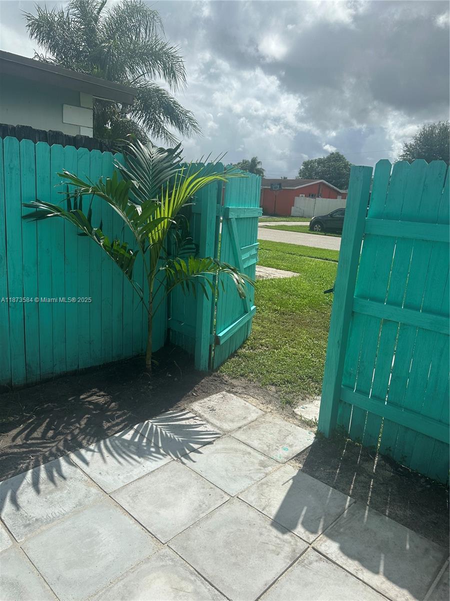 DRIFTWOOD PLAZA - Residential Lease
