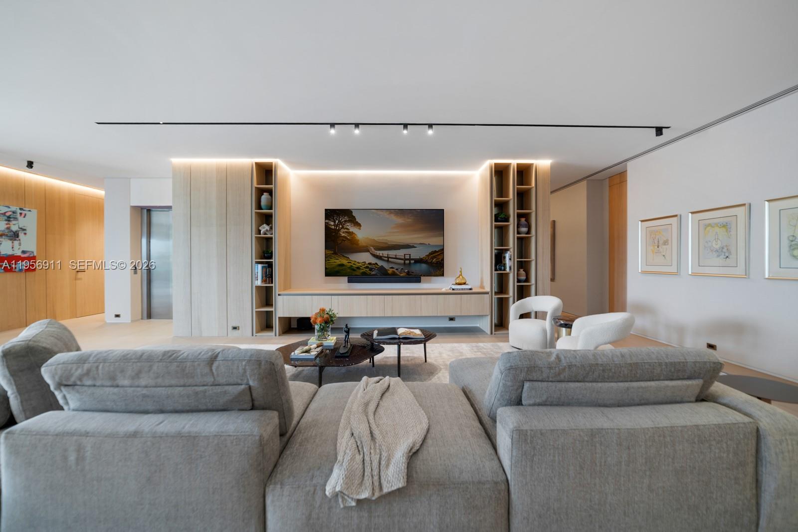 GOLDEN BEACH SEC C - Residential