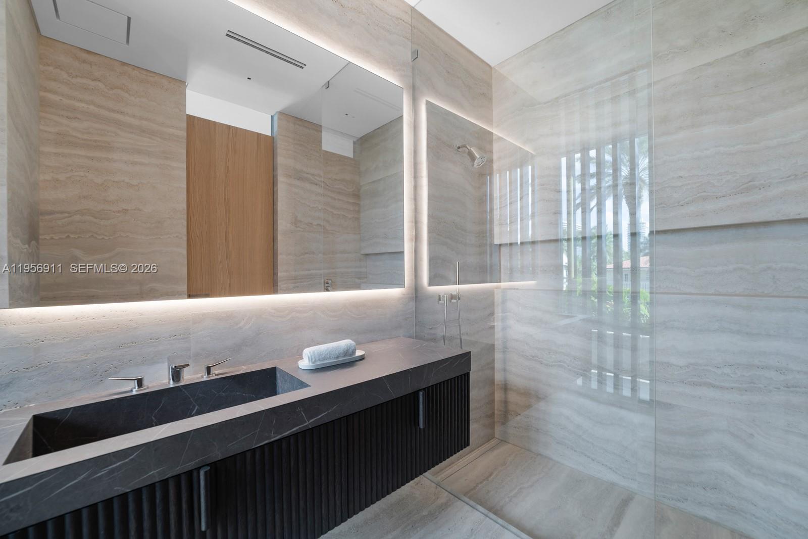 GOLDEN BEACH SEC C - Residential