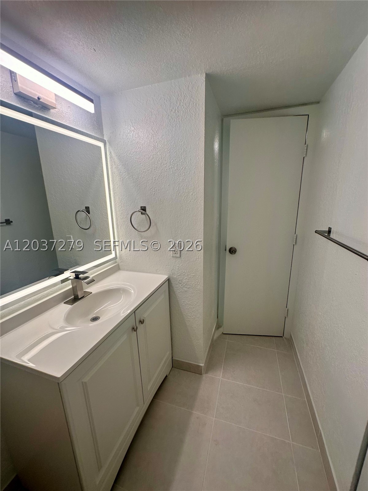 THE FOUNTAINS AT FONTAINE - Residential Lease