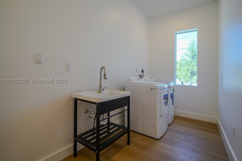 GLENROYAL SUB - Residential Lease