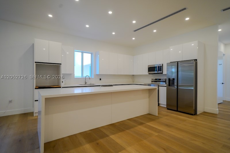 GLENROYAL SUB - Residential Lease